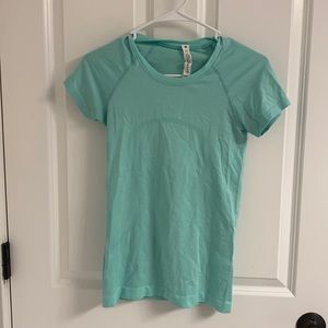 Lululemon Swiftly Tech Short Sleeve 2.0 in Wild Mint, size 4